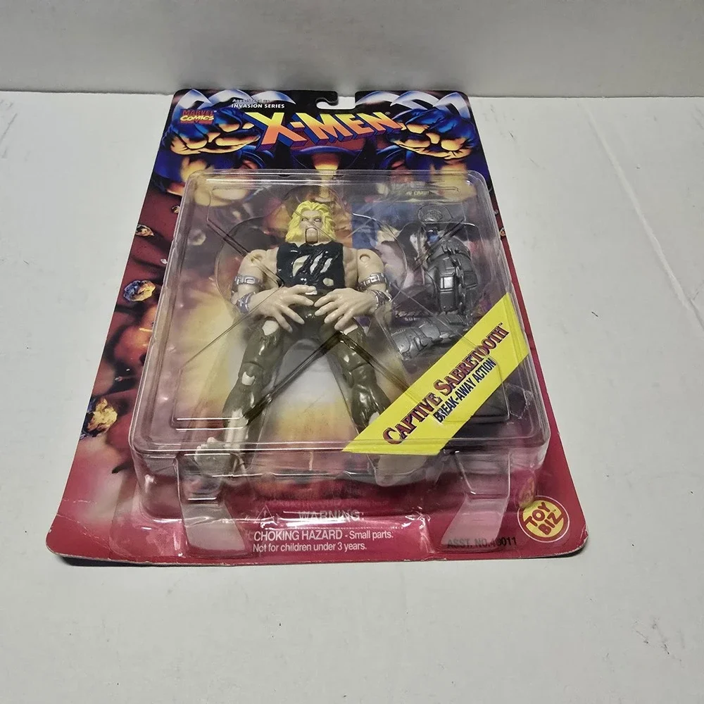 Toy Biz X-Men Invasion Series Captive Sabretooth Action Figure 1995 Marvel 49011